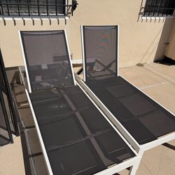 2 outdoor chaise lounge chairs