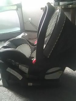 Graco Baby Car Seat, Carrier, with Base
