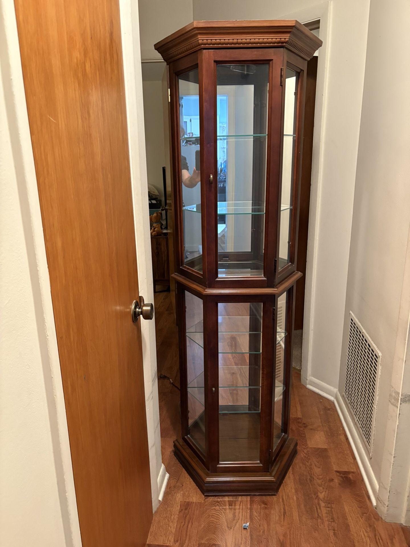 Vintage Pulaski Furniture Curio Cabinet