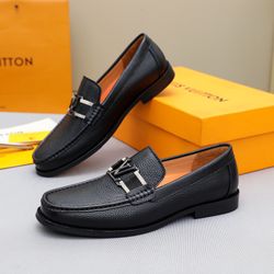 LV Men’s Leather Shoes With Box 2026 New