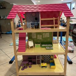 Barbie Dollhouse on wheels with extra toys included