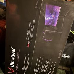 UltraGear gaming monitor OLED 27”