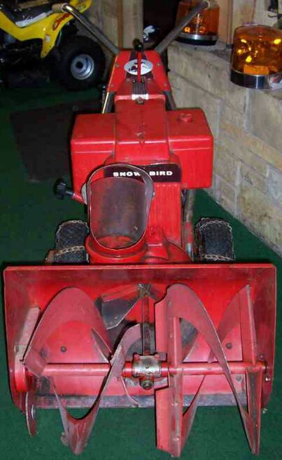 Snow blower 2 stage ,24",,6hp Briggs Stratton.