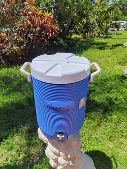 Rubbermaid 5 Gal water Keg