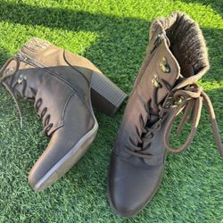 Women’s Brown laced ankle boots chunky heel size 9