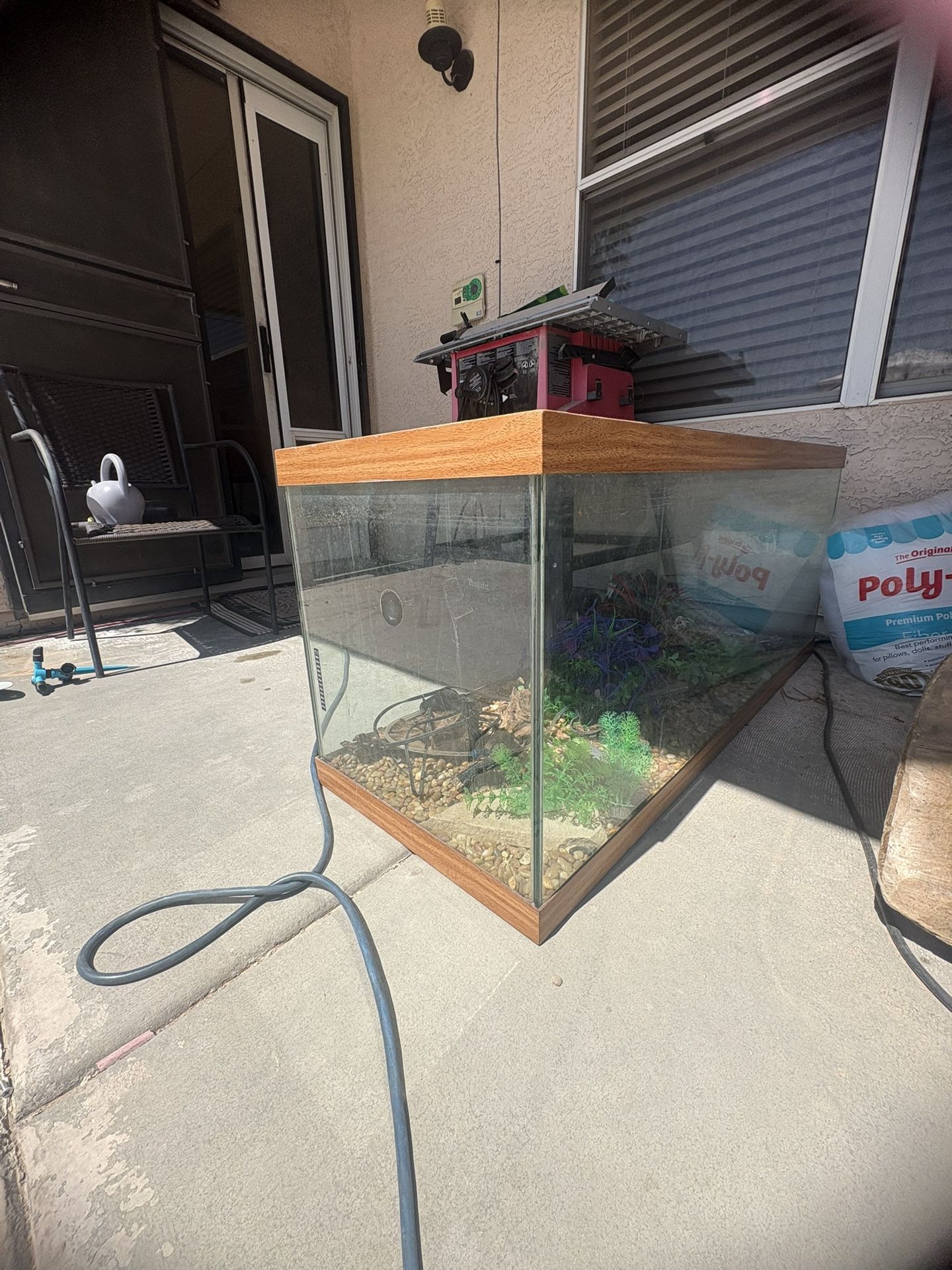 75 Gallon Fish Tank Plus Lid With LED LIGHT - Works Great! 