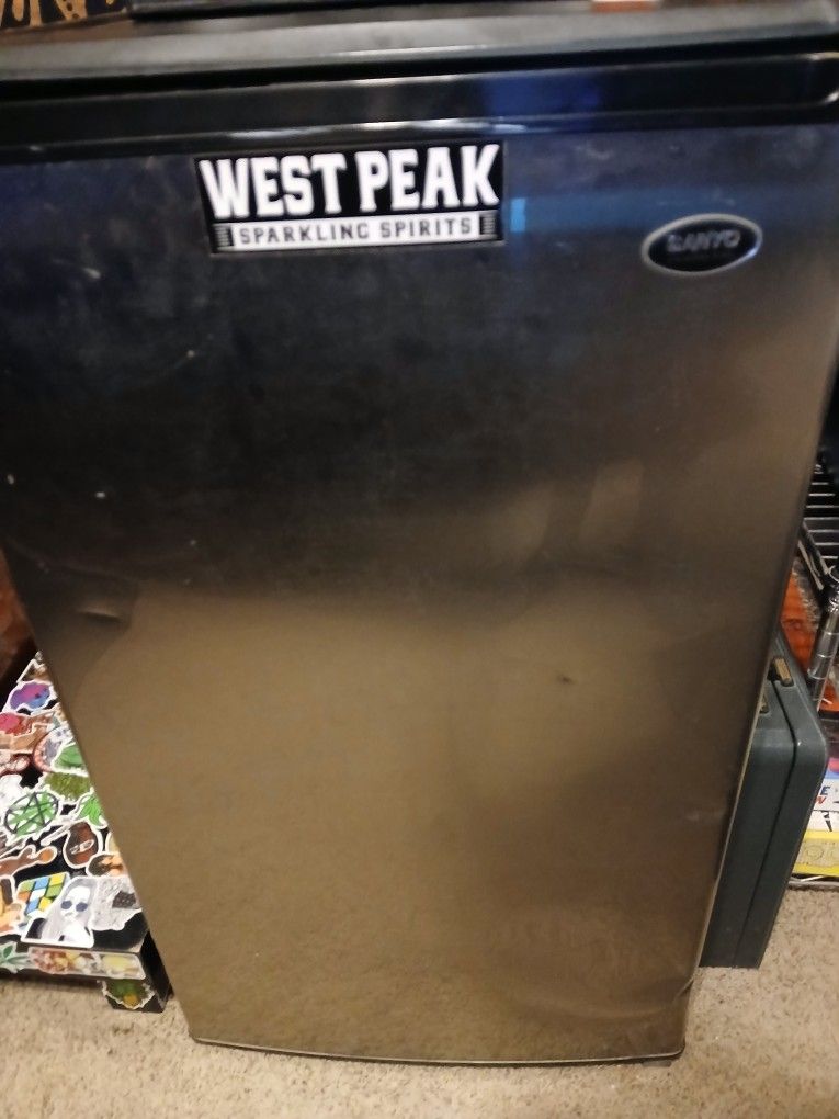 SANYO Mini fridge