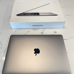 MacBook Pro 13 Inch 2017 Touch bar 512GB