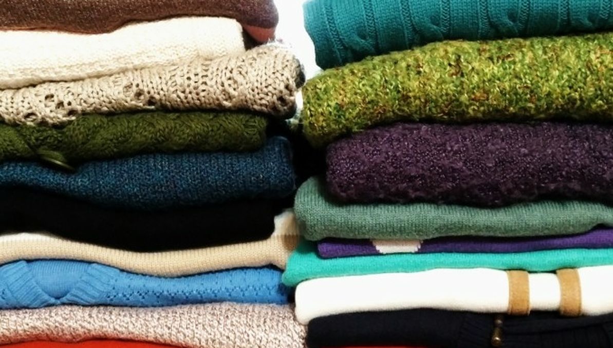 24 Women's Sweaters Size XL