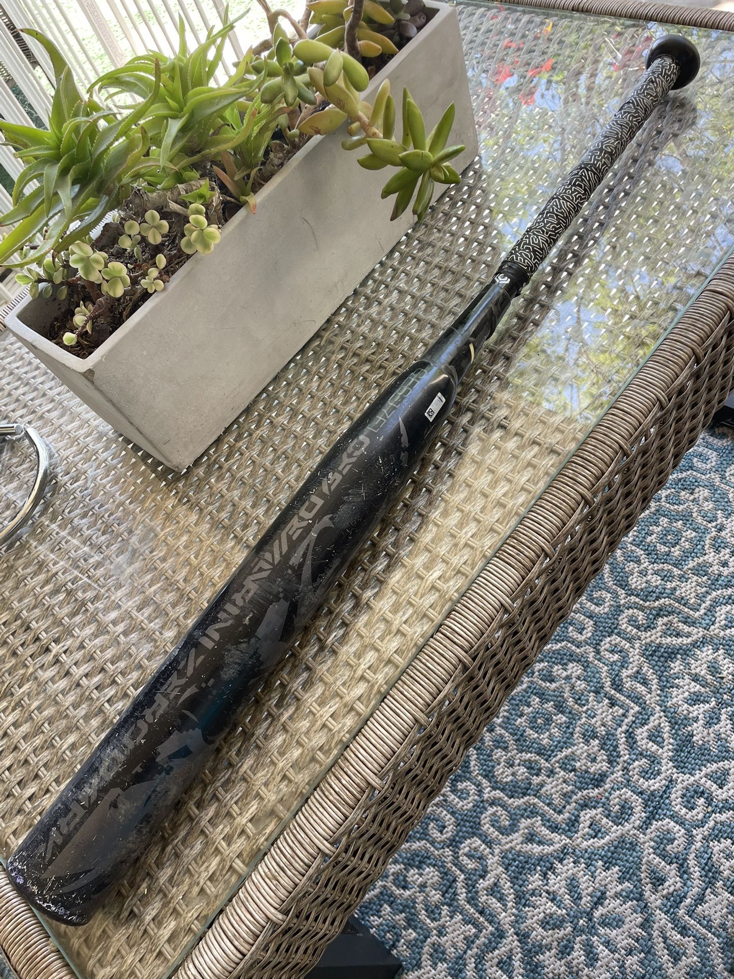 Demarini Zero Dark Carbon Fastpitch Softball Bat (30in, Drop 11)