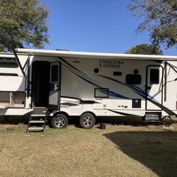2021 Coachmen Ultra lite edition