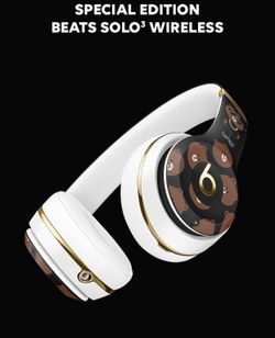 Beats solo 3 line friends hot sale