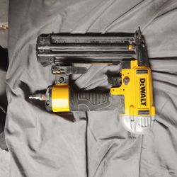 DeWalt 18 gauge precision nailer