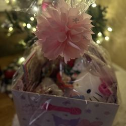 Hello Kitty Christmas Gift Baskets 