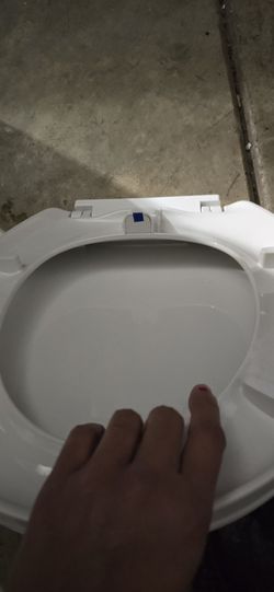 Like New Bidet Toilet Seat
