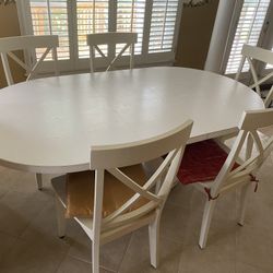Dining kitchen Table with An Insert Leaf With 5 Chairs