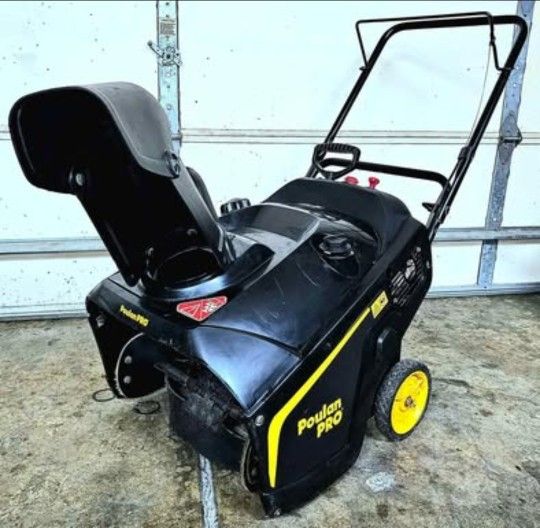 POULAN PRO PR100 SNOWBLOWER - 4 STROKE - ELECTRIC START!!!
