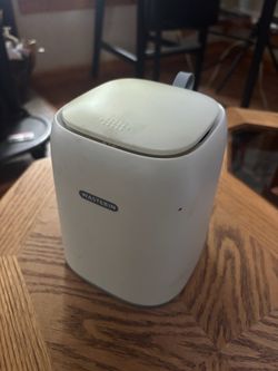 Mini counter top trash can