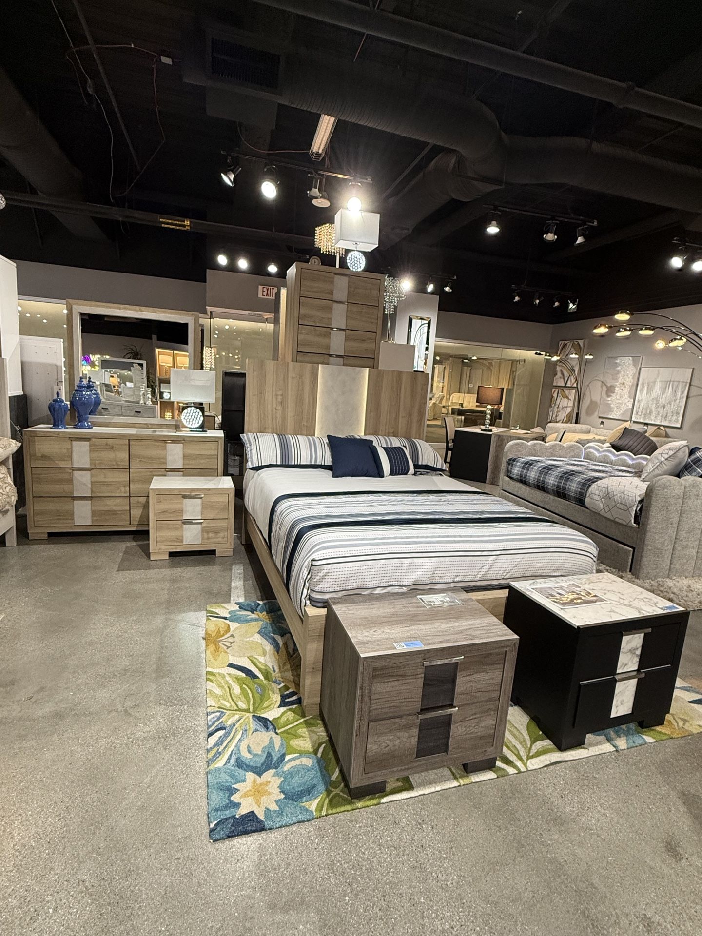 4PC Queen Bedroom Set