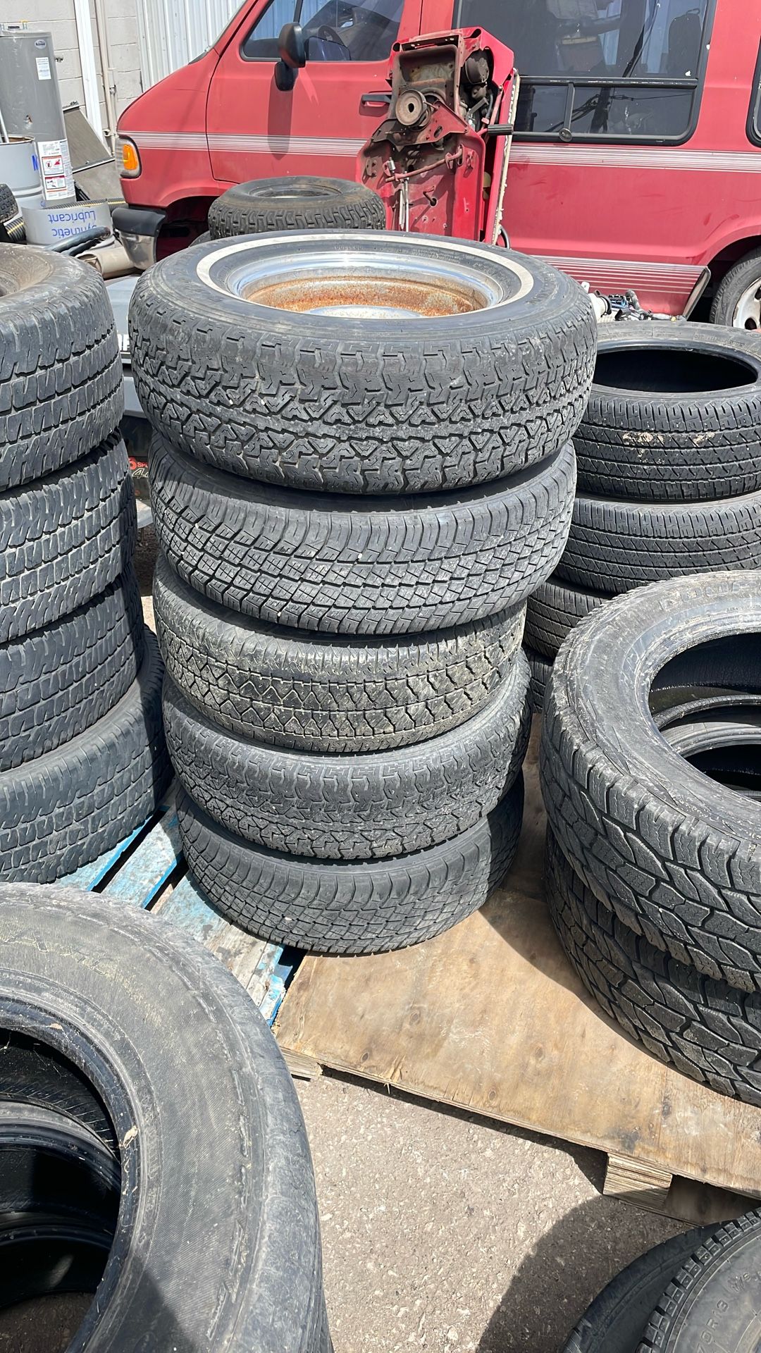 4 P215/75R14 Tires
