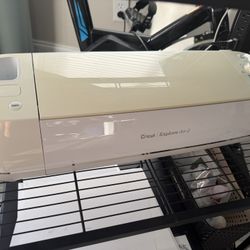 White Cricut Explore Air 2