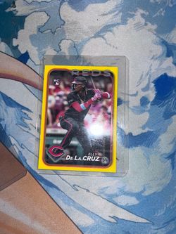 Gold foil Ella de la Cruz rookie card