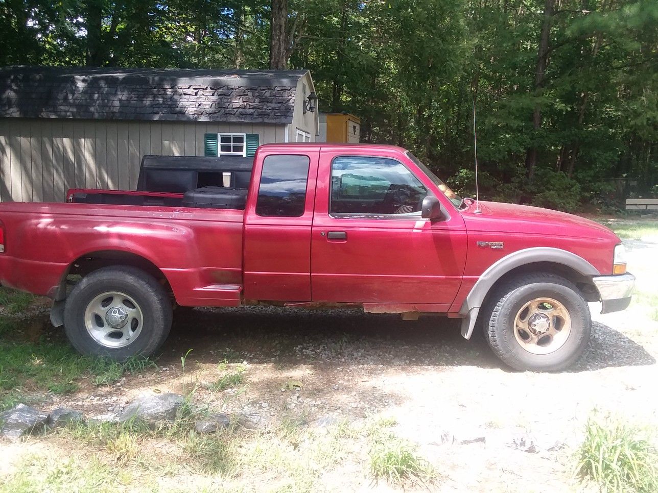 Ford Ranger 4wd 4 door 4.0 Engine frame is cracked can't get it inspected will make a nice farm truck runs great sell as a whole or part out