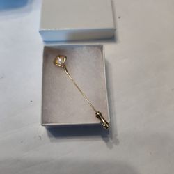 Calla Lily with Fresh Water Pearl 14 K Yellow Gold Stick Pin