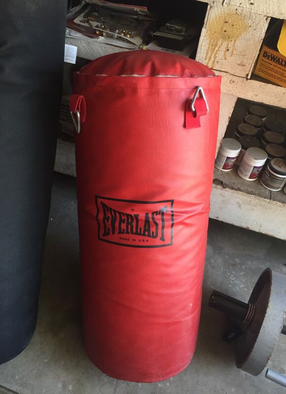 Everlast heavy bag about 35lbs