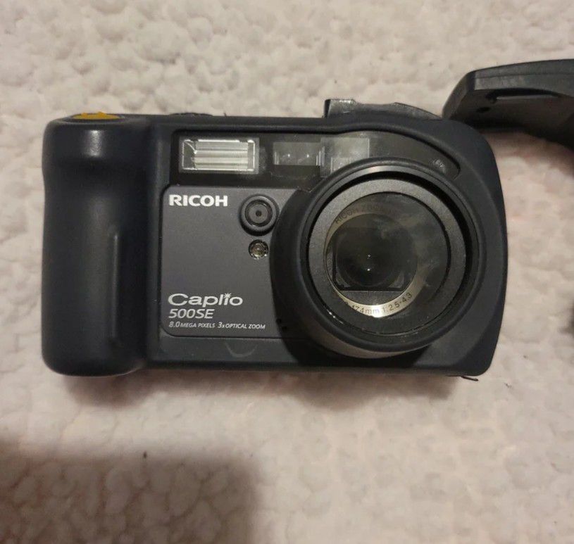 Ricoh Caplio 500SE Black 8-MP 2.5" LCD Compact Digital Camera w/3x Optical ZoomG