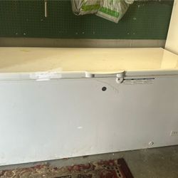 (NEW) VERY BIG Chest Freezer / Cooler – 6 ft Long x 2 ft Wide – Commercial Size