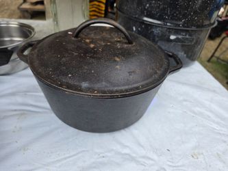 Lodge Cast Iron Dutch Oven with Lid