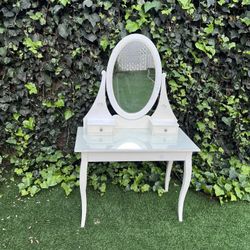 Elegant Dressing Table with Mirror and Glass on the top of table