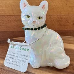Fenton White Iridescent Cat