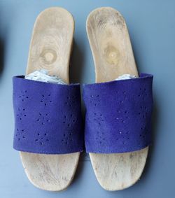 LIGHT PURPLE COLOR SANDALS FROM ITALY 🇮🇹 ( SIZE 7 )