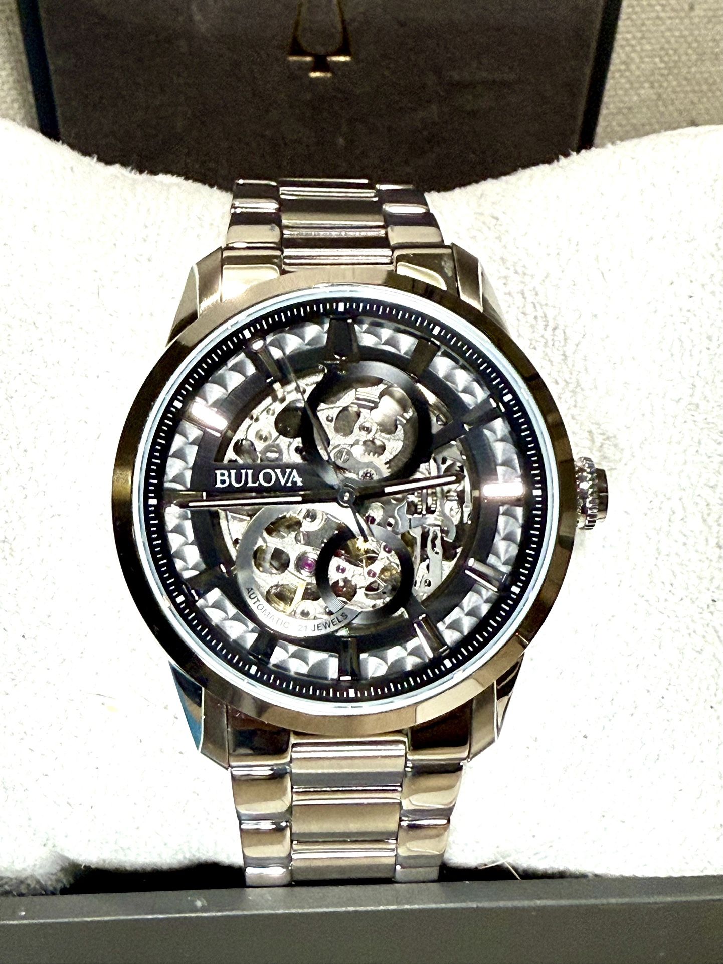 Bulova Men's Silver Tone Skeleton Designer Watch. Reloj