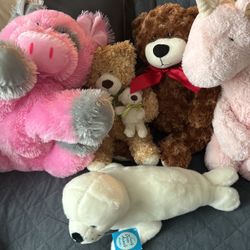 Lot Of Stuffed Animals 