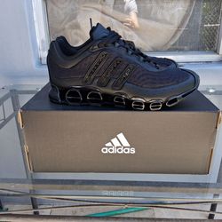 Men's Adidas mega right.