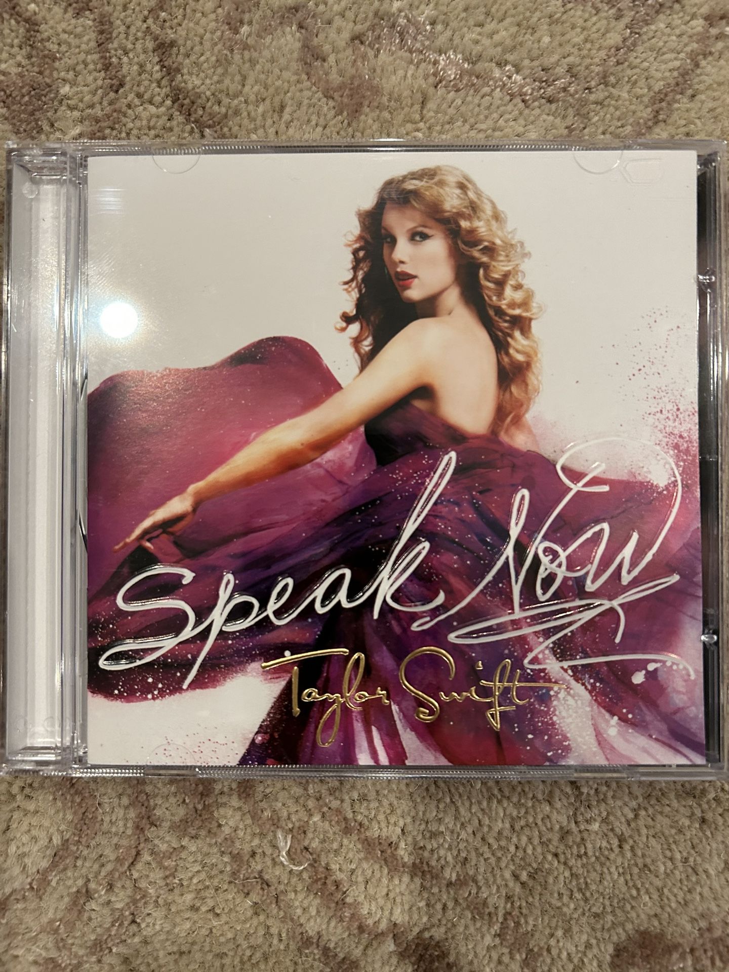 Taylor Swift “Speak Now” CD 💿 Mint Condition, Rarely Used, No Scratches On CD 💿 Or Case!