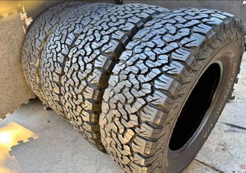 265/70/17 bfgoodrich Selling a set of 4 tires in excellent condition 🫡