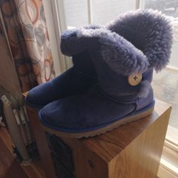 WOMANS. BOOTS UGG.  AUSTRATIA. VERY. GOOD. CONDITION  SIZE USA 8