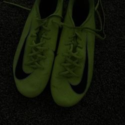 GREEN CLEATS NIKE