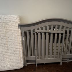 Baby Crib With Mattress 