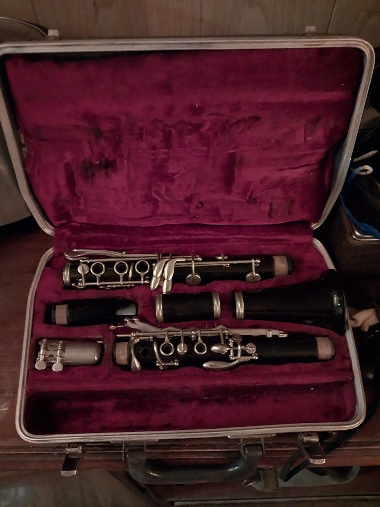NAME BRAND (BUNDY) Clarinet