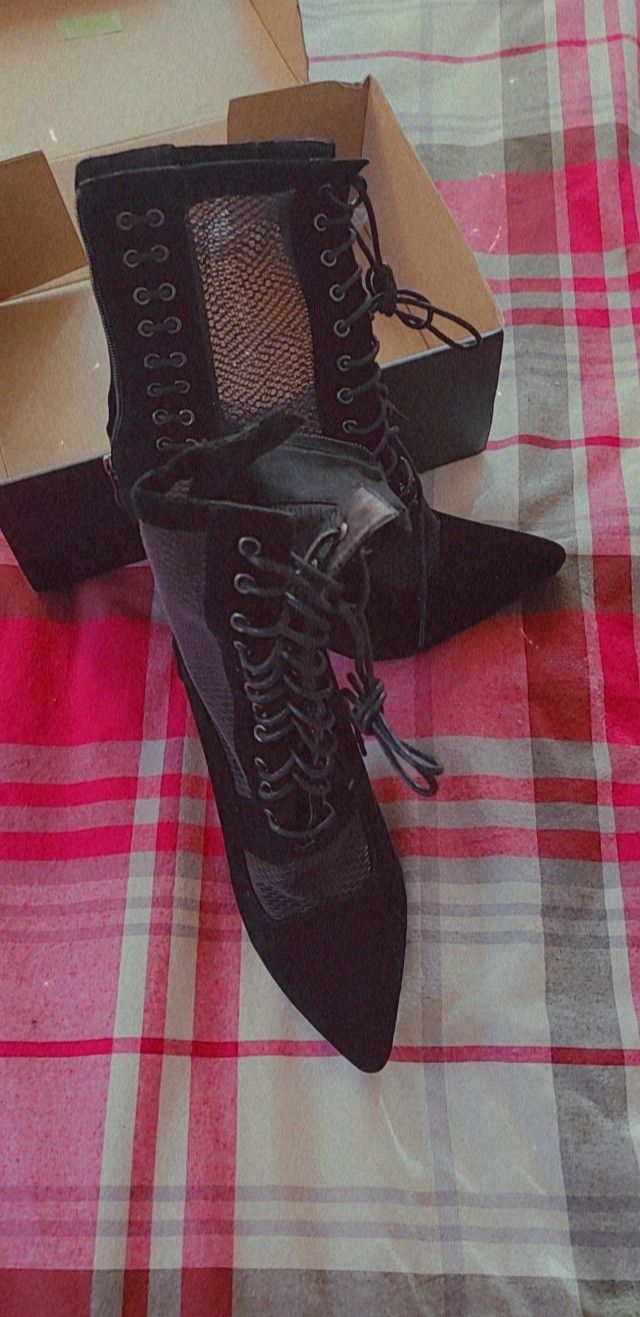 Beautiful Boots, Black. 