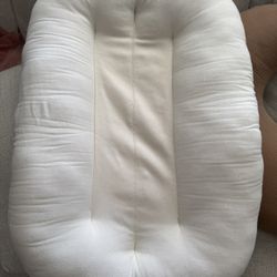 Snuggle Me Infant Lounger With Covers