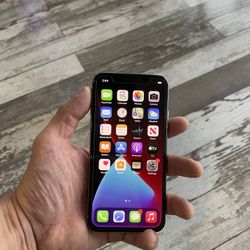 iPhone X UNLOCKED FOR ANY CARRIER W/Charger
