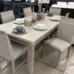 Dining Table With Leaf And 6 Chairs 