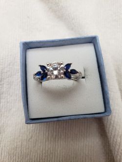 Pretty ring, great gift!
