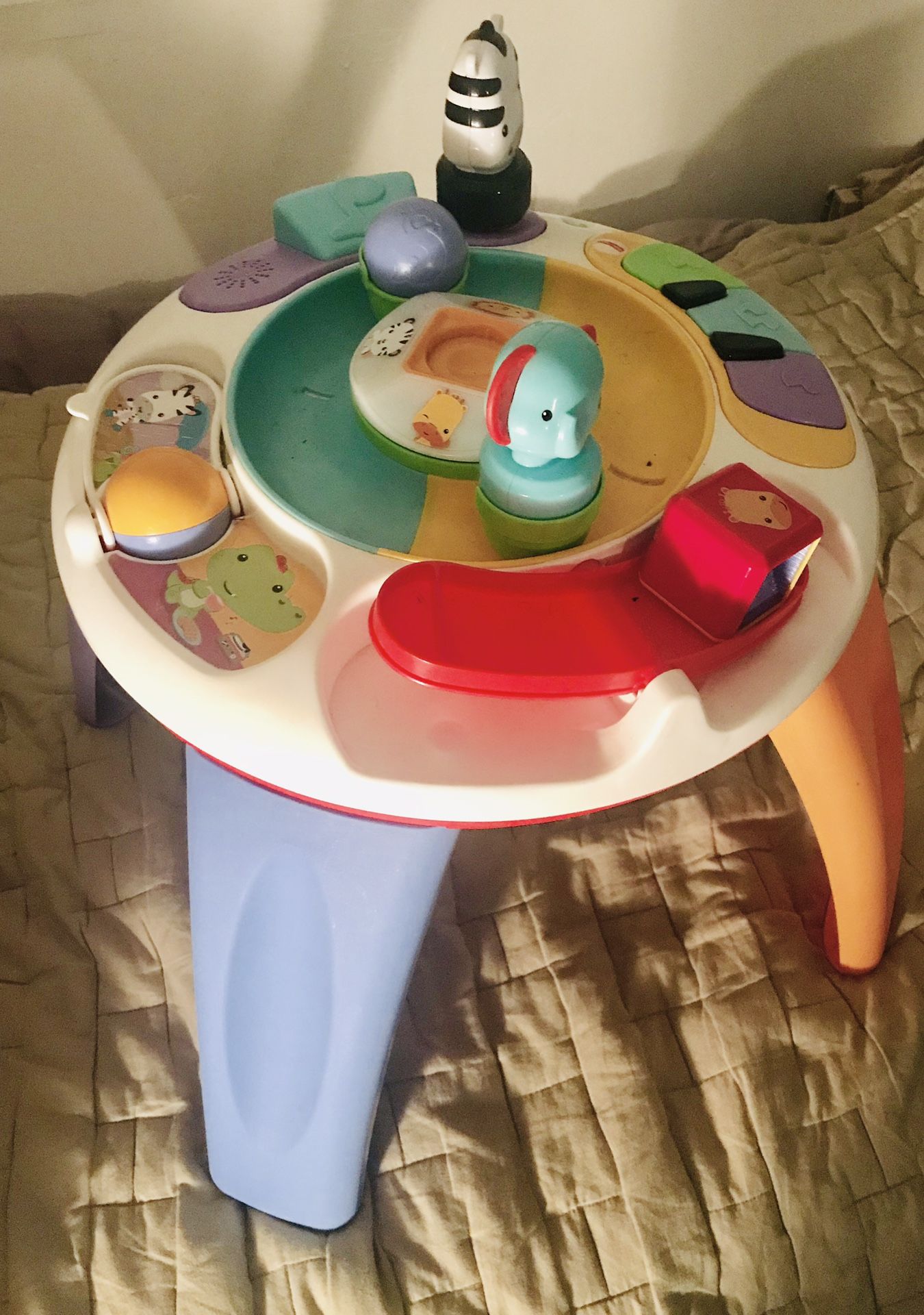 Activity table - plays music - babies and toddlers LOVE IT!